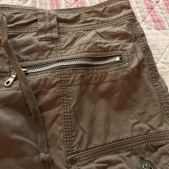 Part Two utility cargo style multiple pockets and zippers- new or like new - Picture 4 of 14